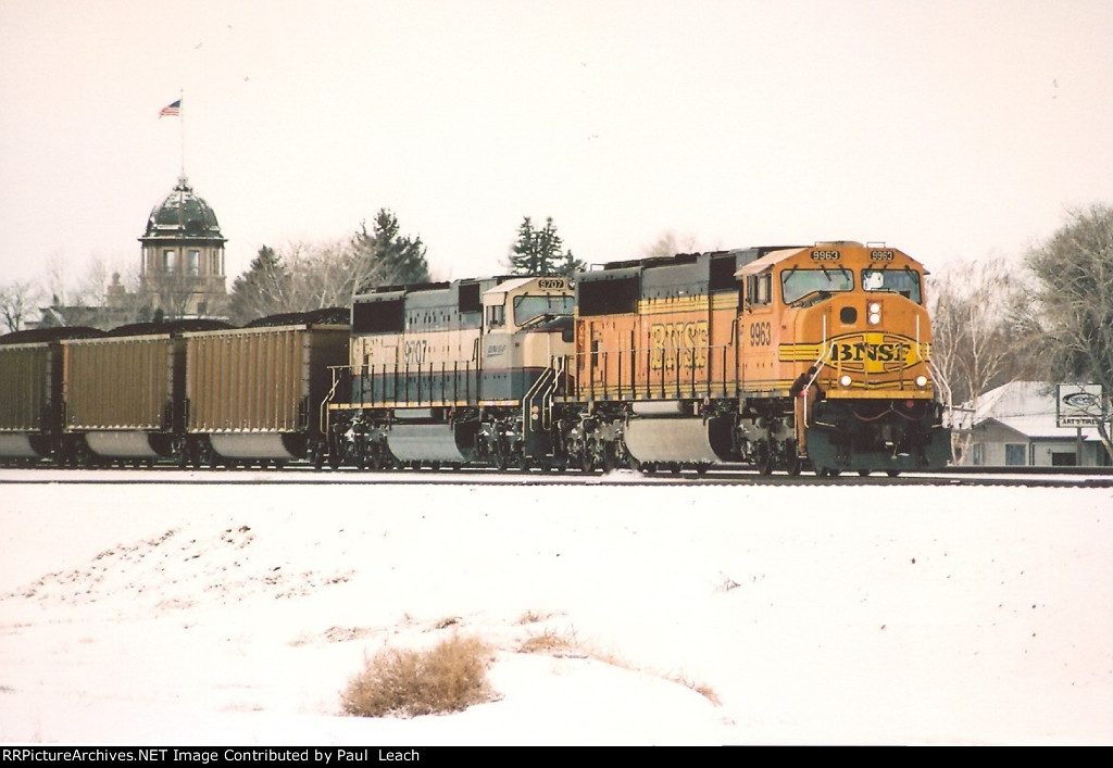 Coal loads roll east behind mixed up MAC's